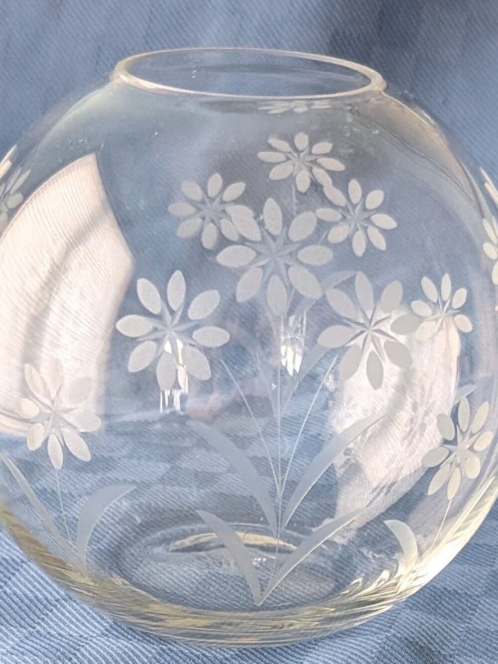 Vintage Clear Glass Globe Sphere Vase White Etched Frosted Daisy Flowers